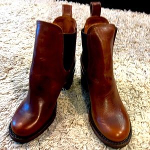 Frye Sabrina Chelsea Boots size 8